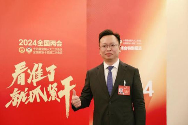 图为全国人大代表、科力尔董事长 聂鹏举 图为全国人大代表、科力尔董事长 聂鹏举